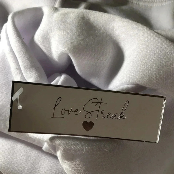 LOVE STREAK Rainbow Heart Sweatshirt - Picture 5 of 6